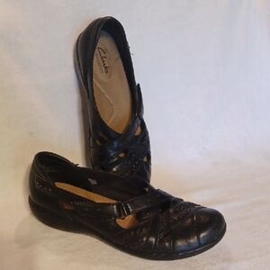 Clarks Black Leather Flats Classic Slip-On Design Bendables Size 7.5